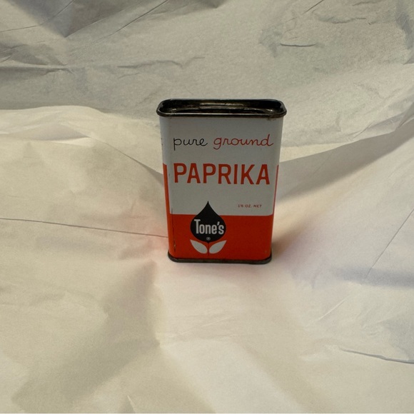 Tone’s Paprika Tin. Made in Des Moines, IA - Picture 10 of 10